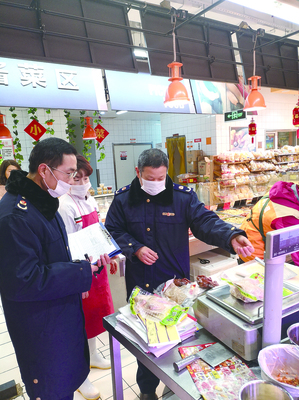 江苏省高邮市市场监管局对全市辖区内大型商场超市、定量包装生产及销售企业进行检查